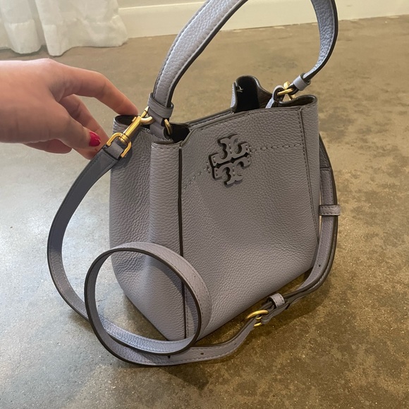 Tory Burch Small McGraw Bucket Bag Purse - Picture 11 of 13